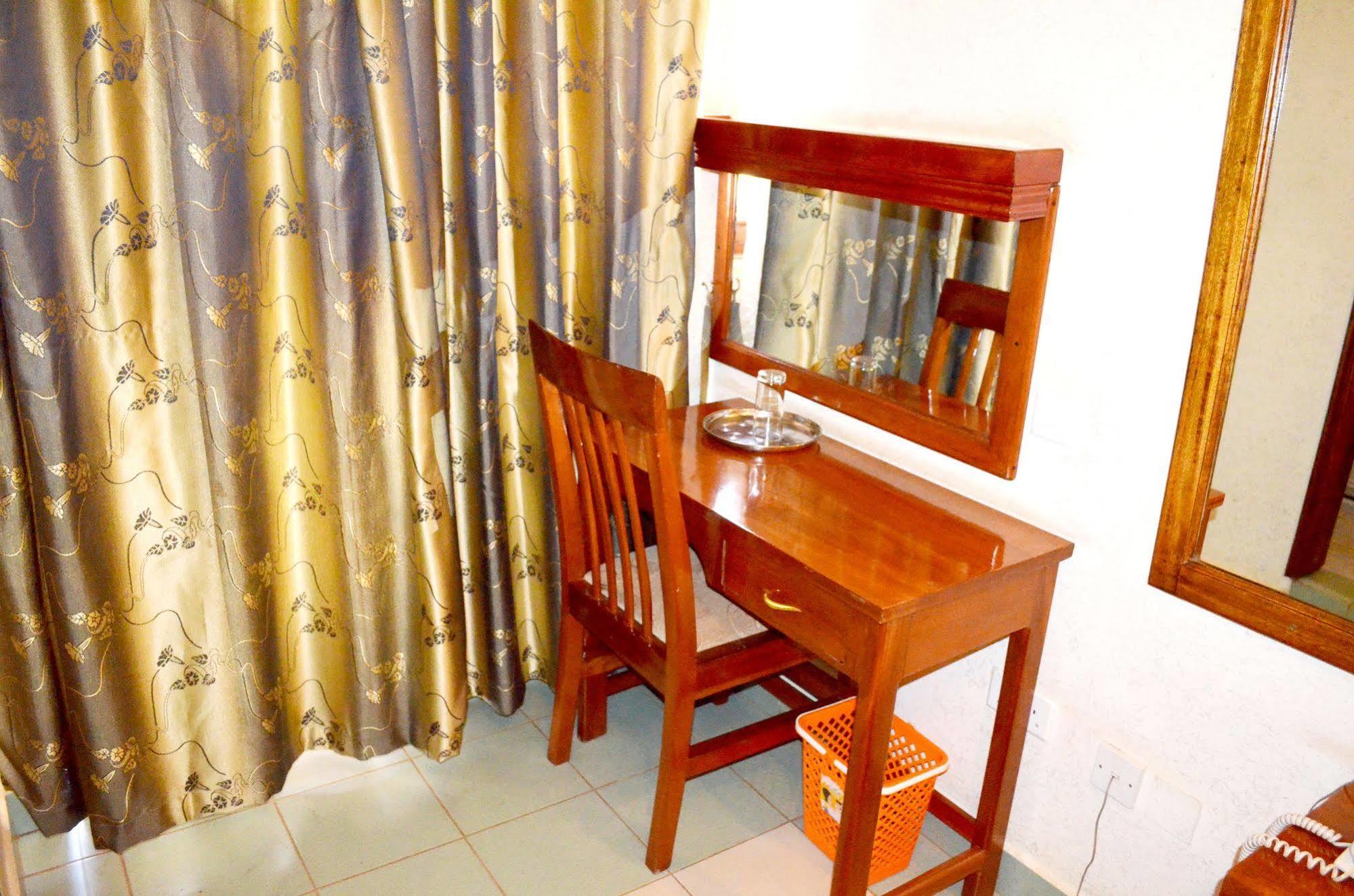 Areba Hotel Entebbe Bagian luar foto