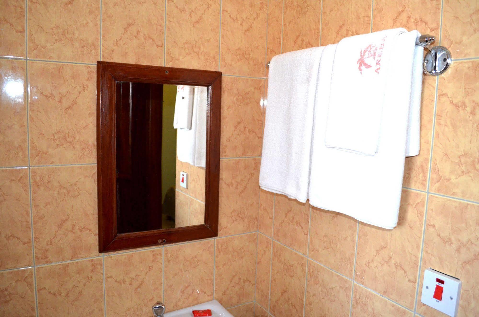 Areba Hotel Entebbe Bagian luar foto