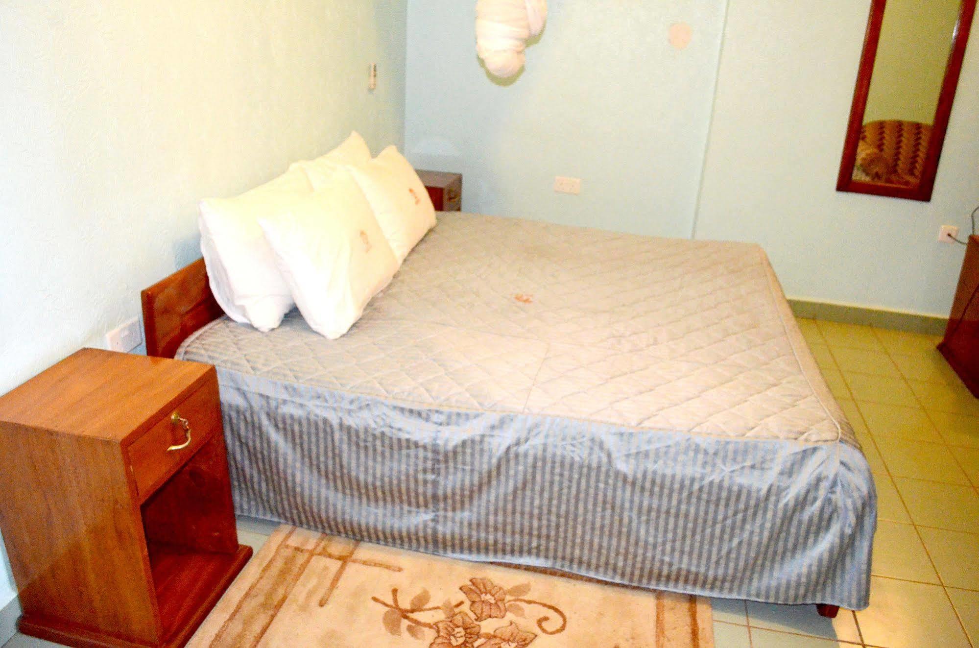 Areba Hotel Entebbe Bagian luar foto