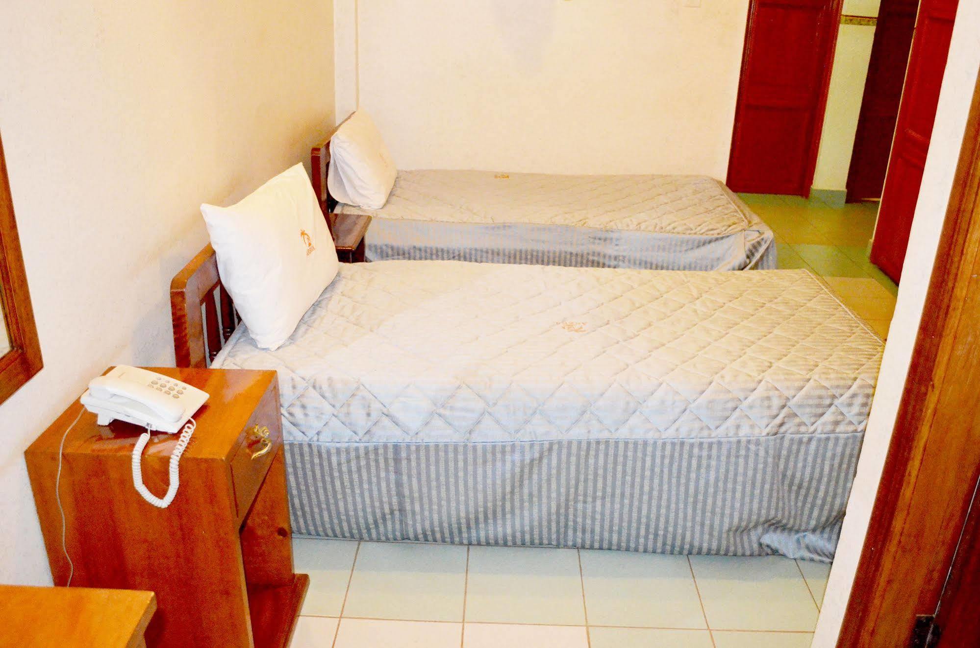 Areba Hotel Entebbe Bagian luar foto