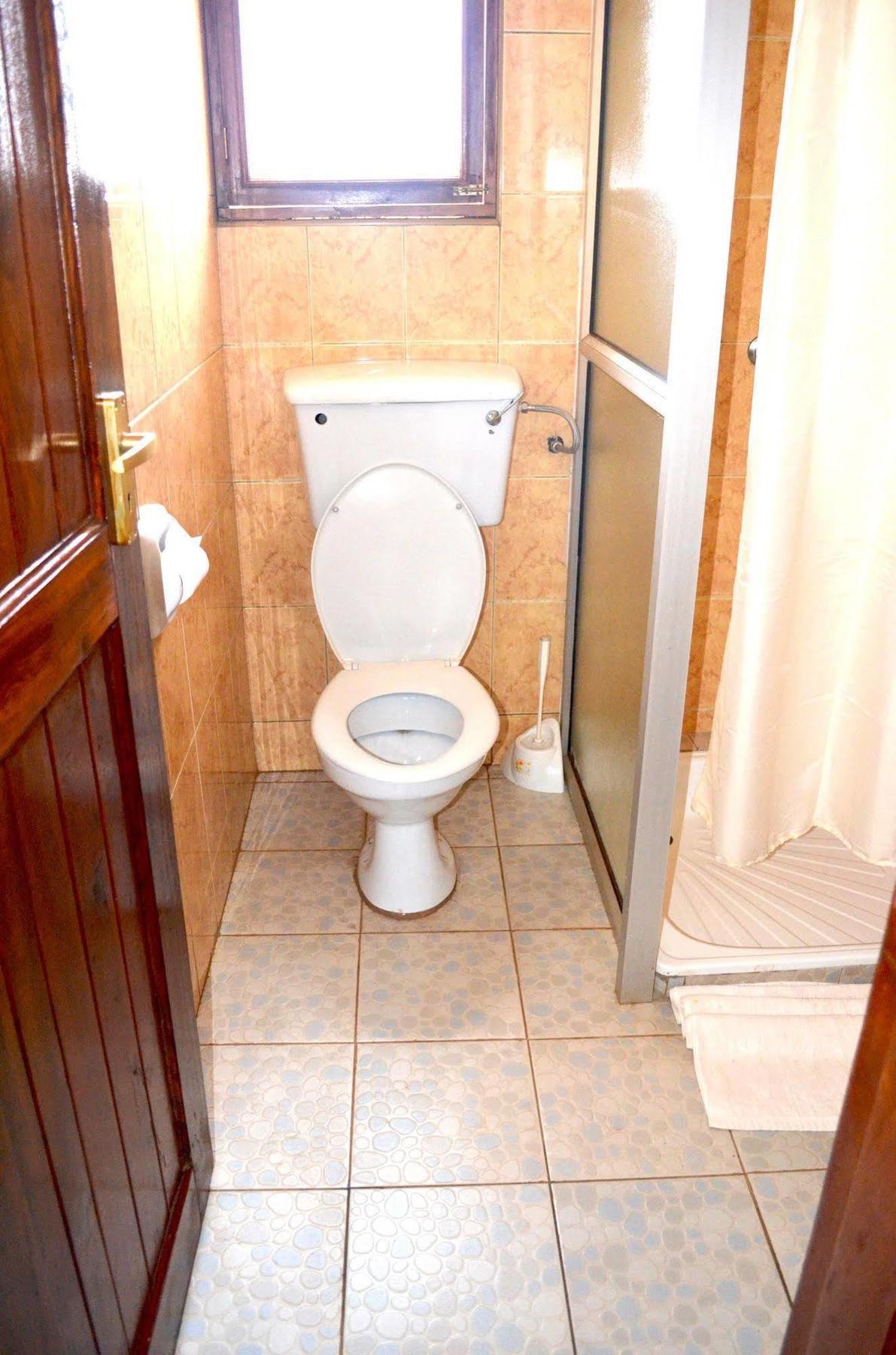 Areba Hotel Entebbe Bagian luar foto