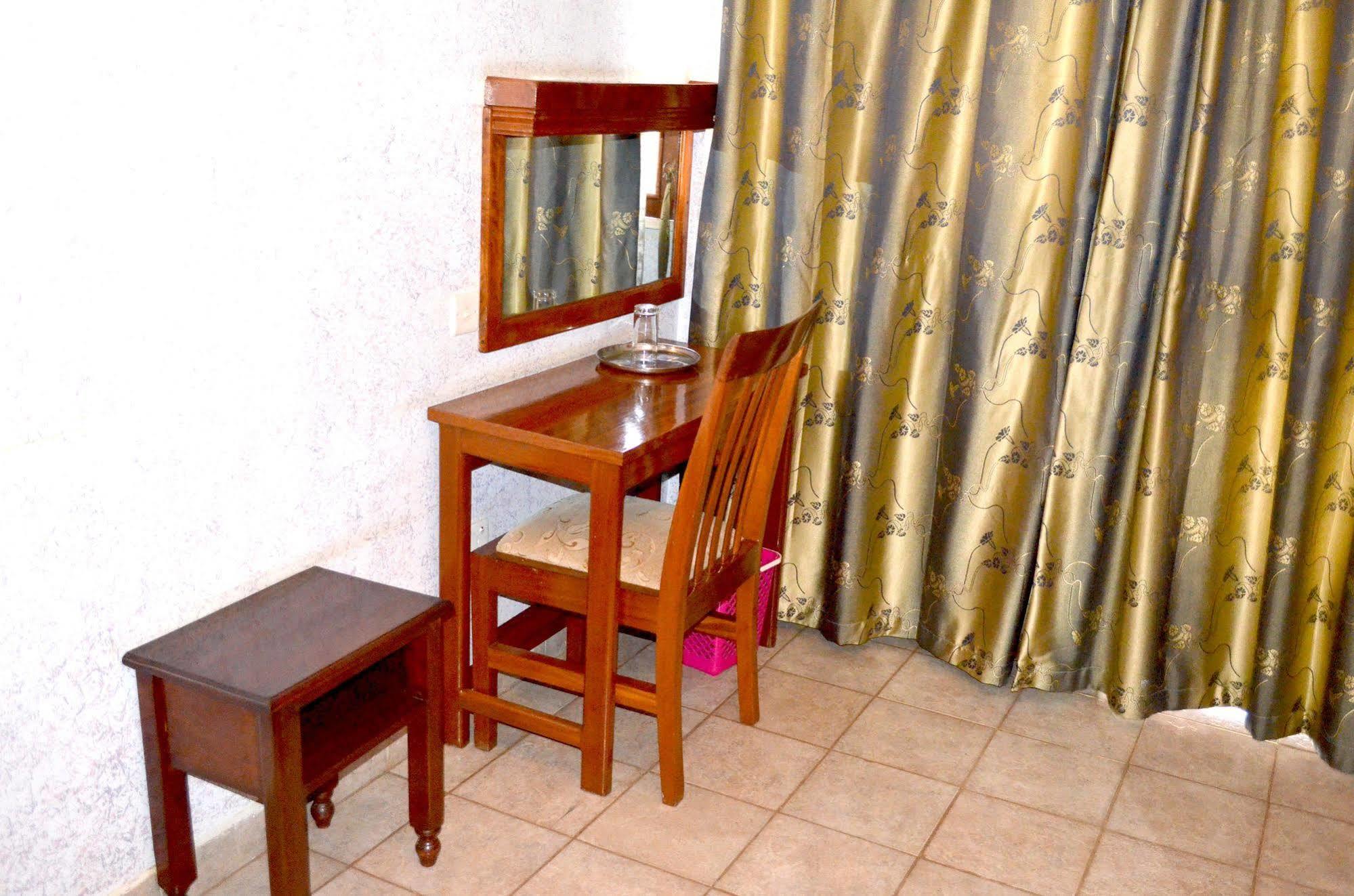Areba Hotel Entebbe Bagian luar foto