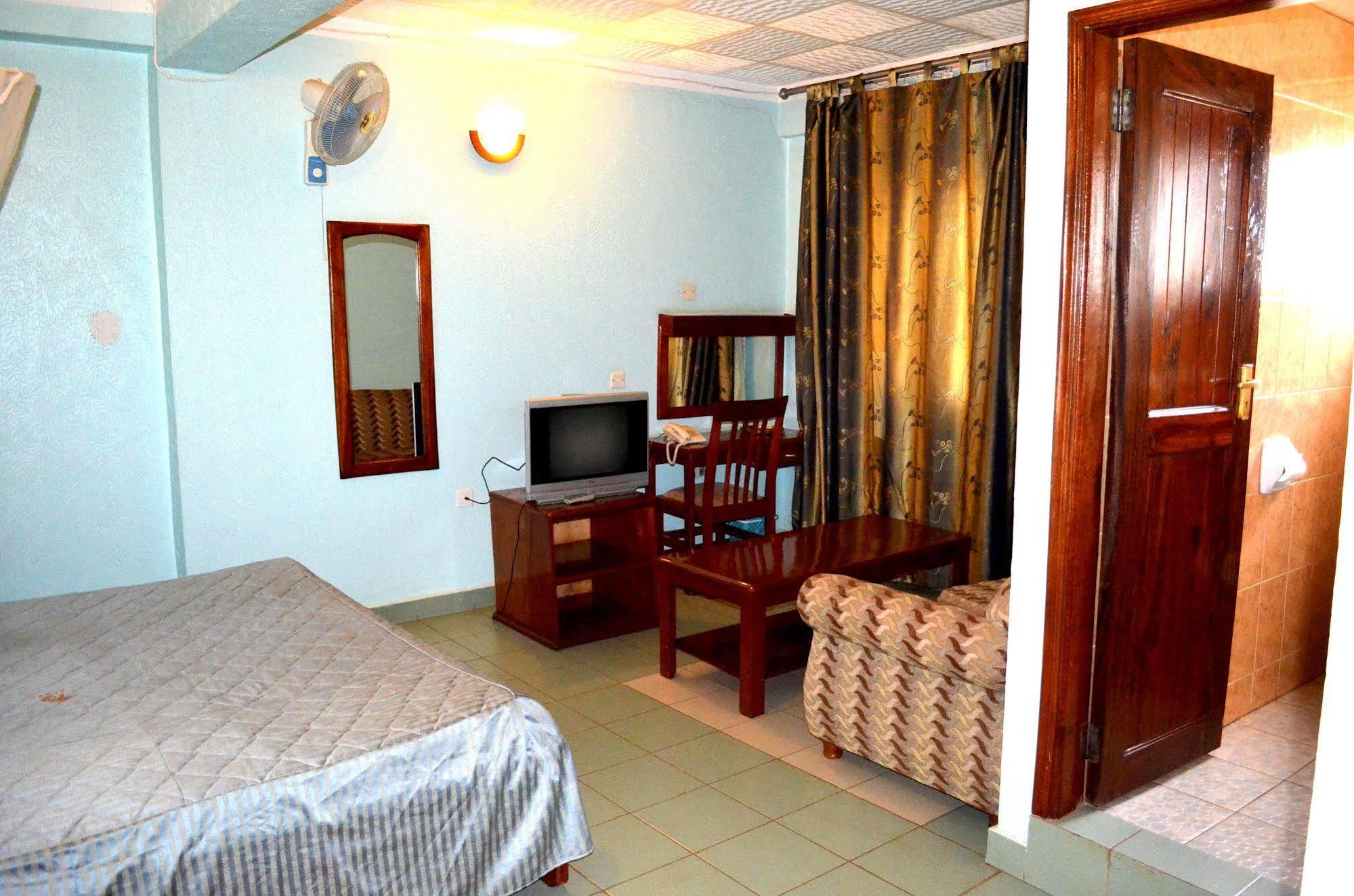 Areba Hotel Entebbe Bagian luar foto