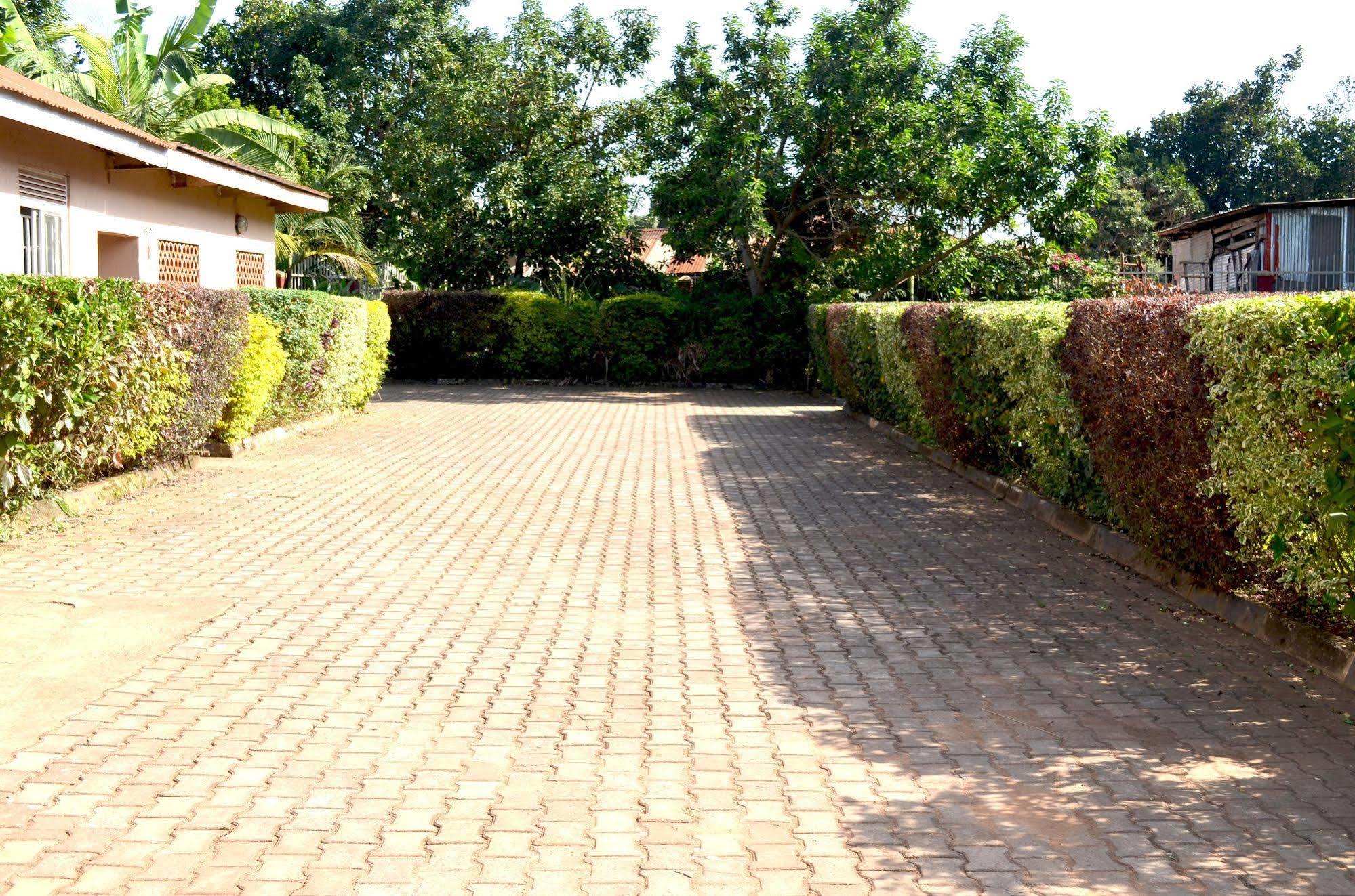 Areba Hotel Entebbe Bagian luar foto